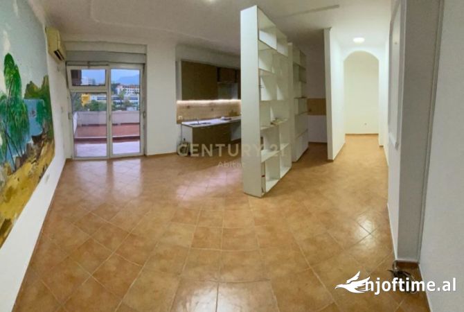 Ambient biznesi me qera 3+1 ne Tirane - 700 Euro