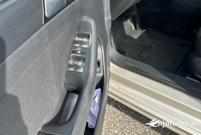 Makina ne shitje ne Elbasan, Volkswagen, 2014 Diesel,Kambio Automatik Pagesa 7,000  Euro.