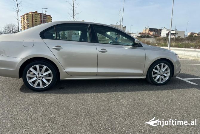 Makina ne shitje ne Elbasan, Volkswagen, 2014 Diesel,Kambio Automatik Pagesa 7,000  Euro.