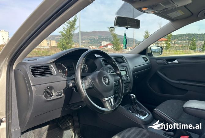 Makina ne shitje ne Elbasan, Volkswagen, 2014 Diesel,Kambio Automatik Pagesa 7,000  Euro.