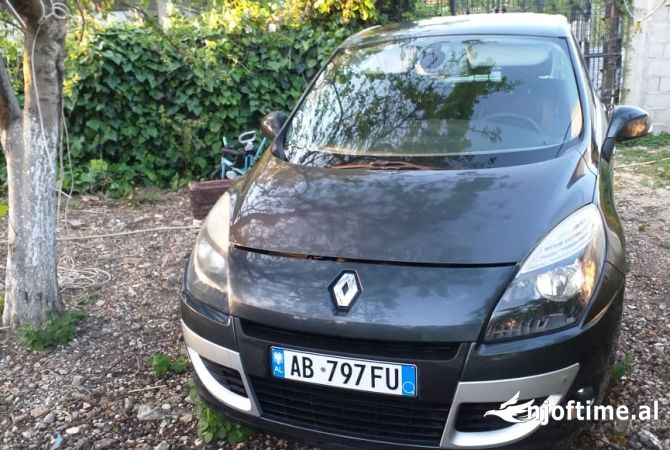 Makina ne shitje  ne Fier - 3,300 Euro