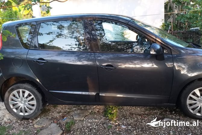 Makina ne shitje  ne Fier - 3,300 Euro