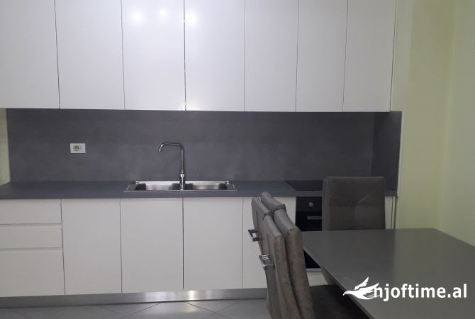 Shtepi me qera 2+1 ne Tirane - 400 Euro