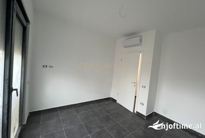 Shtepi ne shitje Apartament ne Tirane, 3+1, Mobilimi Bosh, pa mobiluar, Pagesa 286,650  Euro.