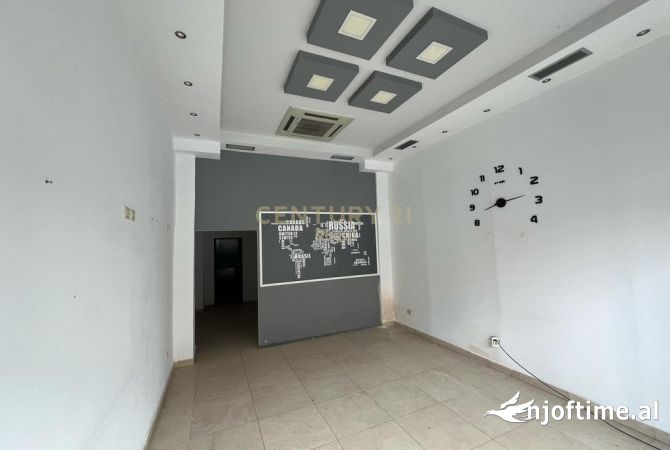 Ambiente Commerciale in Vendita 1+1 a Kavaja - 80,000 Euro