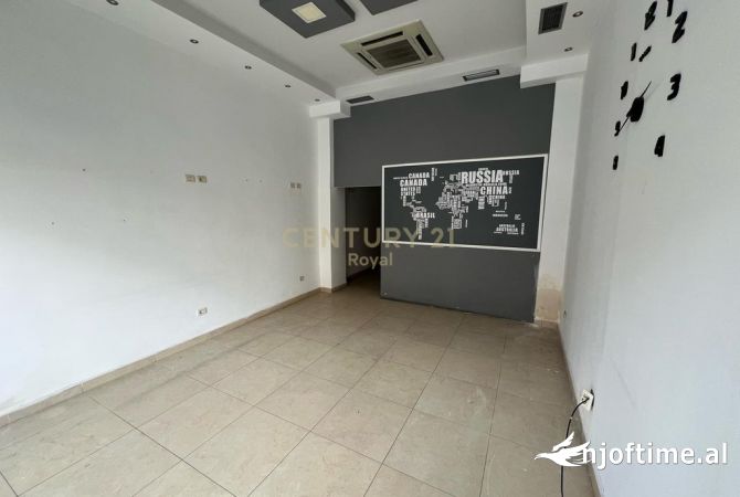 Ambiente Commerciale in Vendita 1+1 a Kavaja - 80,000 Euro