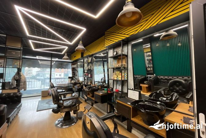 Ambiente Commerciale in Vendita 1+1 a Tirana - 200,000 Euro