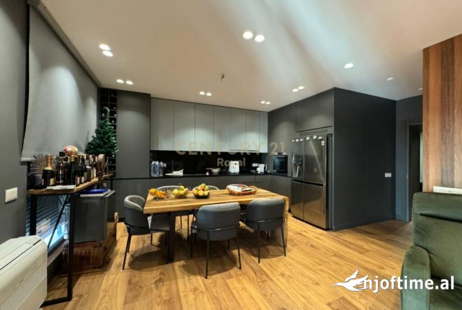 Shtepi ne shitje Apartament ne Tirane, 2+1, Mobilimi E mobiluar, Pagesa 3,450,000  Euro.