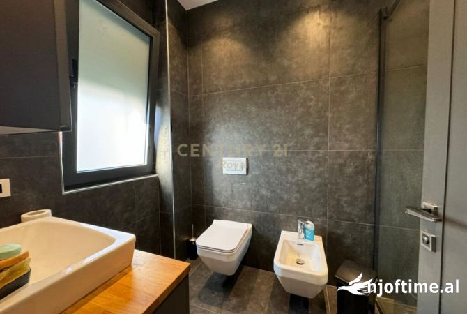 Shtepi ne shitje Apartament ne Tirane, 2+1, Mobilimi E mobiluar, Pagesa 3,450,000  Euro.