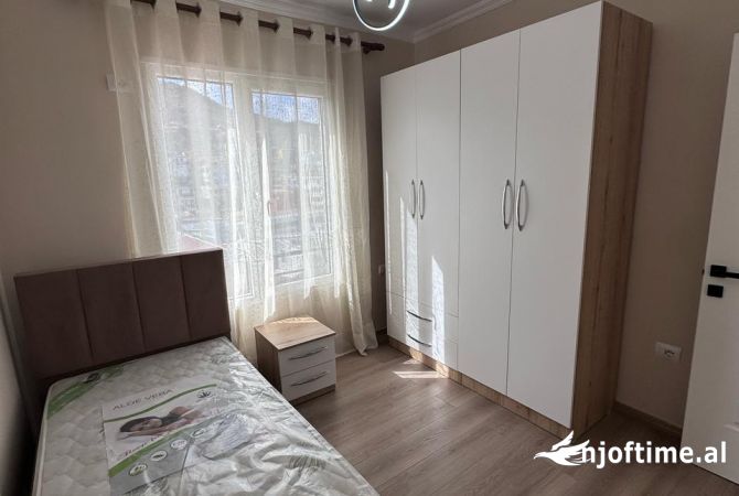 Shtepi me qera Apartament ne Tirane, 2+1, Mobilimi E mobiluar, Pagesa 500  Euro.