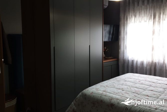 Shtepi me qera Apartament ne Tirane, 3+1, Mobilimi E mobiluar, Pagesa 80,000  Leke.