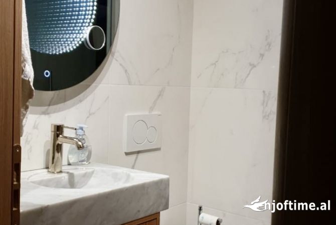 Shtepi me qera Apartament ne Tirane, 3+1, Mobilimi E mobiluar, Pagesa 80,000  Leke.