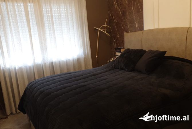 Shtepi me qera Apartament ne Tirane, 3+1, Mobilimi E mobiluar, Pagesa 80,000  Leke.