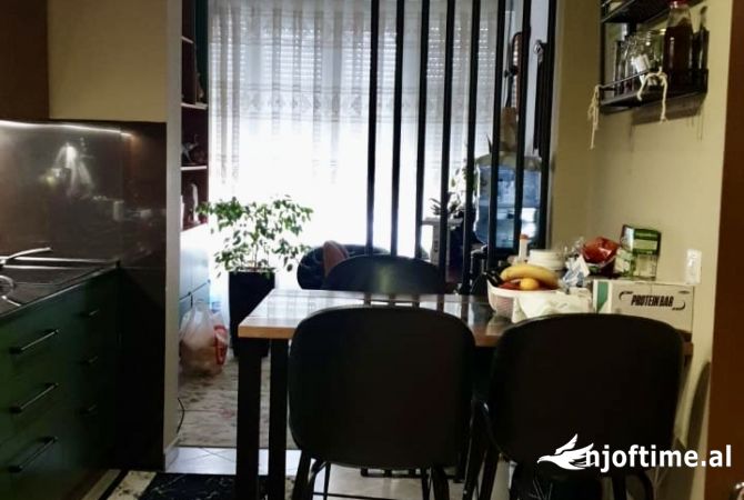 Shtepi me qera Apartament ne Tirane, 3+1, Mobilimi E mobiluar, Pagesa 80,000  Leke.