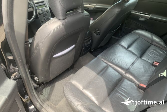 Cars for sale in Durres, Volvo, 2006 Diesel,Kambio Manual Payment 350,000  Leke.