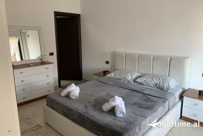 Shtepi me qera Apartament ne Tirane, 2+1, Mobilimi E mobiluar, Pagesa 55,000  Leke.