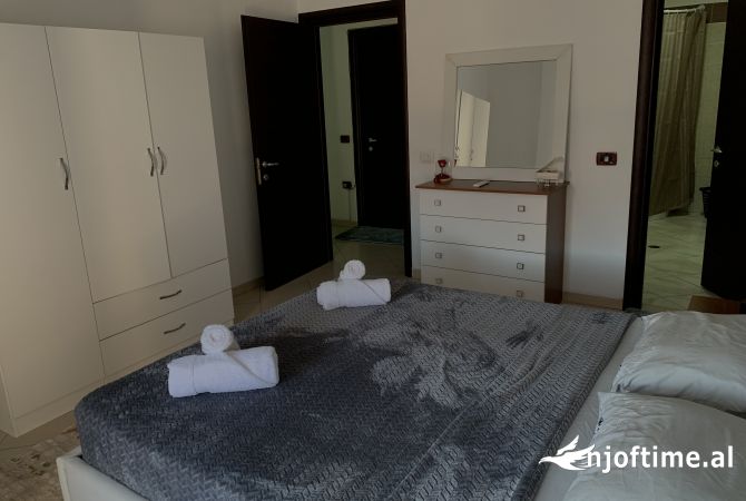 Shtepi me qera Apartament ne Tirane, 2+1, Mobilimi E mobiluar, Pagesa 55,000  Leke.