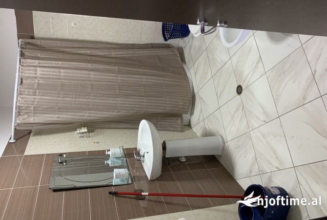 Shtepi me qera Apartament ne Tirane, 2+1, Mobilimi E mobiluar, Pagesa 55,000  Leke.