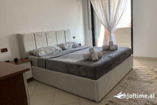 Shtepi me qera Apartament ne Tirane, 2+1, Mobilimi E mobiluar, Pagesa 55,000  Leke.