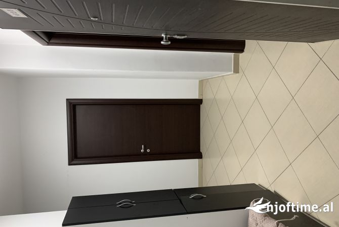 Shtepi me qera Apartament ne Tirane, 2+1, Mobilimi E mobiluar, Pagesa 55,000  Leke.