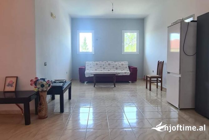 Shtepi ne shitje Vila Luksoze ne Elbasan, 6+1, Mobilimi Pjeserisht e mobiluar, Pagesa 115,000  Euro.