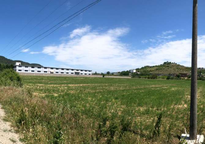 Shitet Toke ne Vaqarr. Me Dokumenta te Rregullta