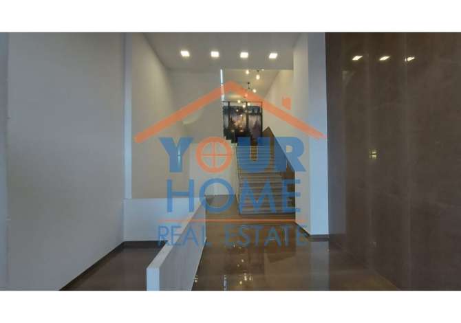 Shitet Njesi sherbimi, Siperfaqe: 42.2 m2, Cmimi 3000 euro/m2 , Adresa: Rruga Kongresi i Manastirit