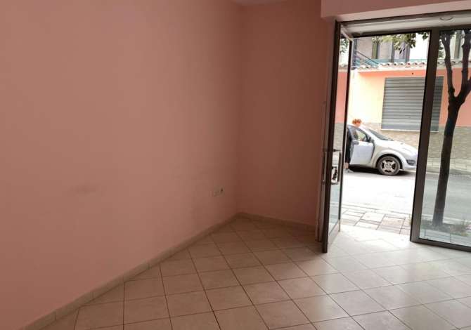 Business Property for Rent 1+1 in Tirana - 18,000 Leke