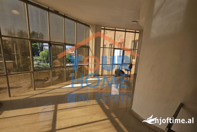 Jepet me qera Ambienti, Adresa: Kombinat,  Sheshin Garibaldi, Cmimi: 2500 Euro