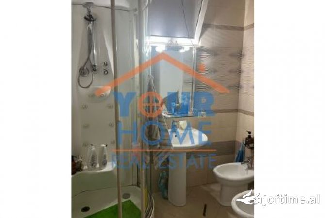 Shtepi ne shitje Apartament ne Tirane, 2+1, Mobilimi E mobiluar, Pagesa 250,000  Euro.