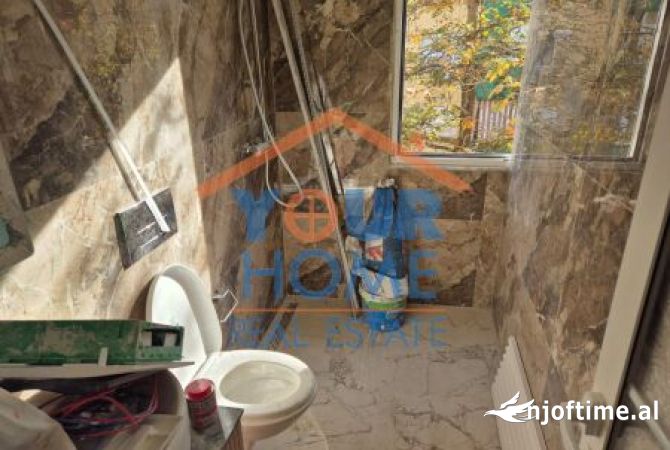 Shtepi ne shitje Apartament ne Tirane, 1+1, Mobilimi Bosh, pa mobiluar, Pagesa 135,000  Euro.