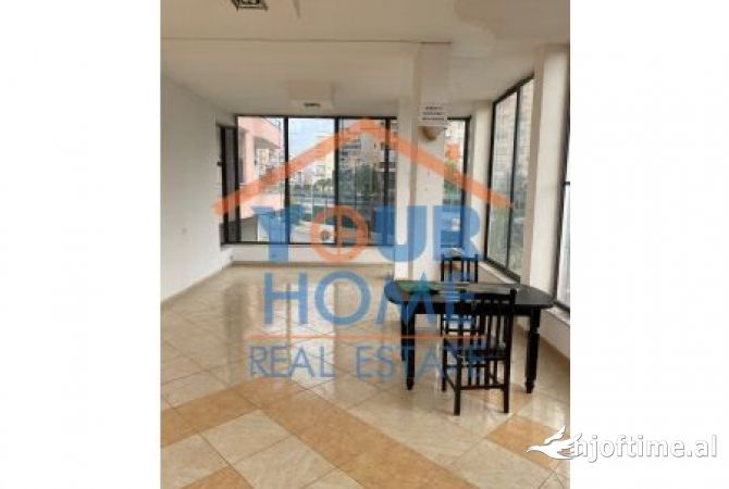 Ambient biznesi me qera 1+1 ne Tirane - 120,000 Leke