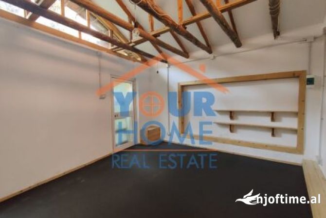 Ambient me qira ne Rruga e Kavajes, Tirane - 35.000 leke