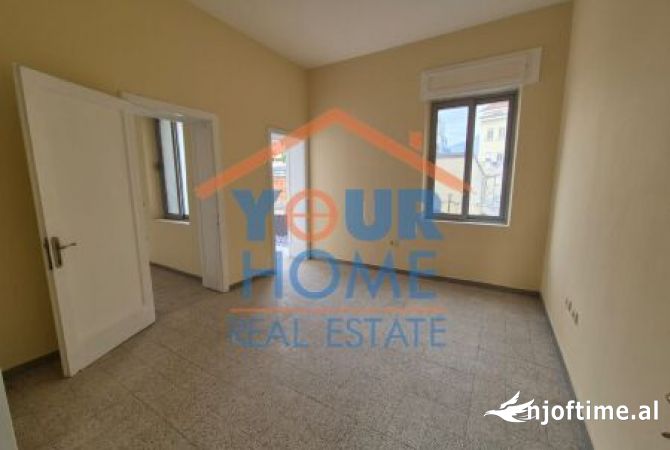 Ambient 4+1 Me Qira ne Rruga Fortuzi, Tirane - 1200Euro | 175 m2