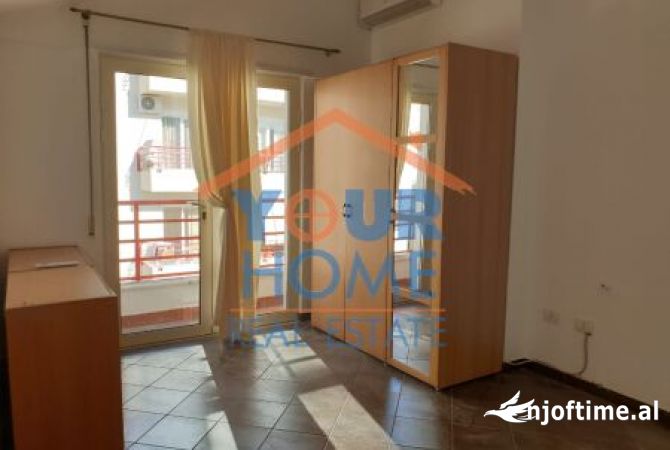 Shtepi me qera 4+1 ne Tirane - 1,100 Euro