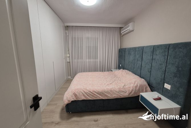 Shtepi ne shitje Apartament ne Tirane, 2+1, Mobilimi E mobiluar, Pagesa 215,000  Euro.