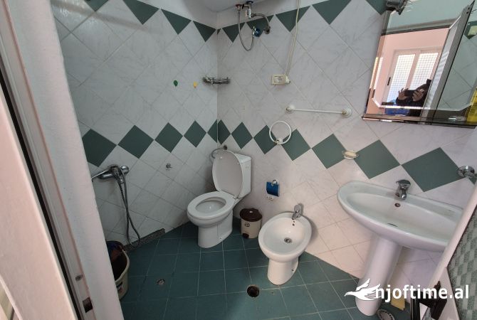 Shtepi me qera Shtepi Private ne Tirane, 1+1, Mobilimi E mobiluar, Pagesa 50,000  Leke.