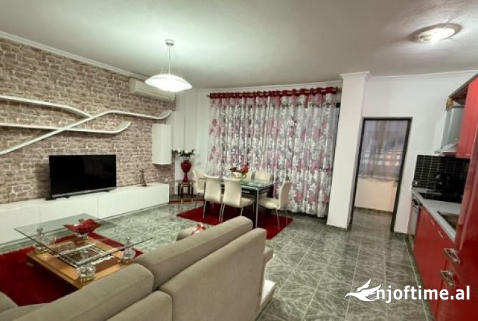 Shtepi me qera 2+1 ne Tirane - 700 Euro