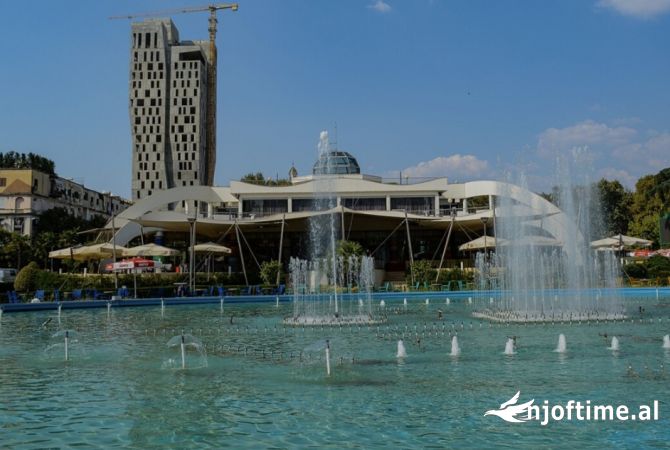 Ambiente Commerciale in Affitto 1+1 a Tirana - 2,000 Euro