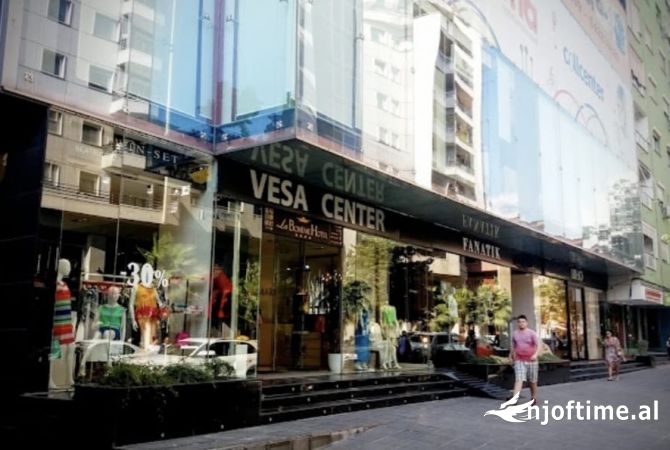 Ambiente Commerciale in Affitto 1+1 a Tirana - 800 Euro
