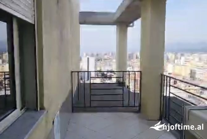 Shtepi ne shitje Apartament ne Tirane, 2+1, Mobilimi Bosh, pa mobiluar, Pagesa 172,000  Euro.