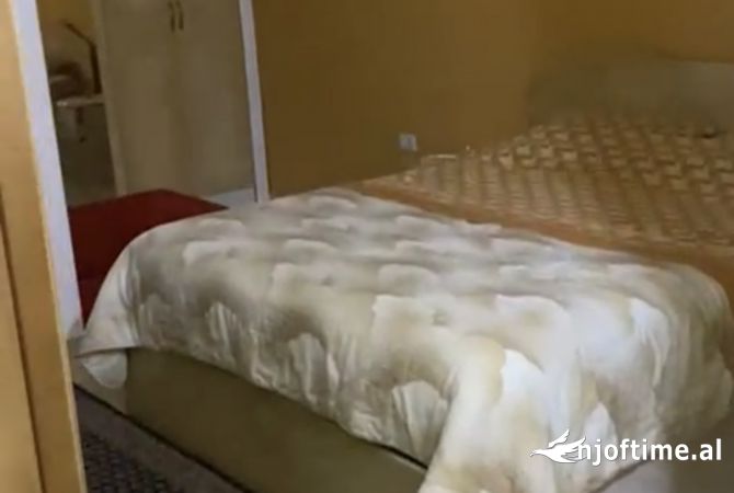 Shtepi ne shitje Apartament ne Tirane, 2+1, Mobilimi E mobiluar, Pagesa 125,000  Euro.