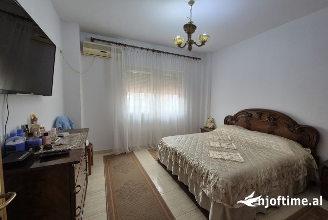 Shtepi me qera 2+1 ne Tirane - 800 Euro