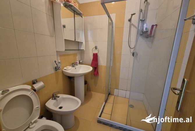 Shtepi me qera Apartament ne Tirane, 2+1, Mobilimi E mobiluar, Pagesa 800  Euro.