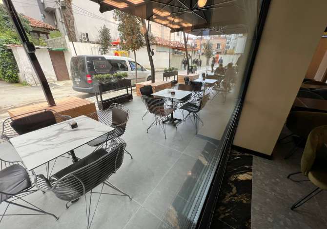 Ambient biznesi me qera 2+1 ne Tirane - 2,000 Euro