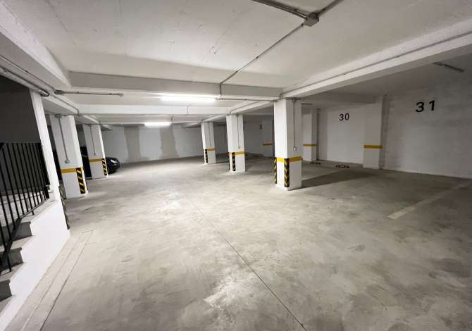 Jepet me qera bar kafe restaurant,Ne qender Tirane ,2000Euro