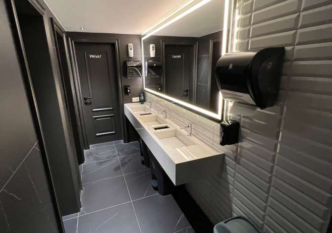 Jepet me qera bar kafe restaurant,Ne qender Tirane ,2000Euro