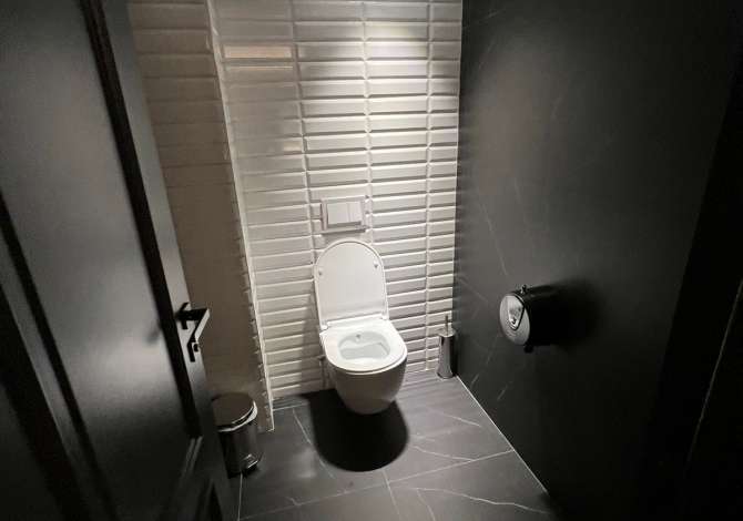 Jepet me qera bar kafe restaurant,Ne qender Tirane ,2000Euro