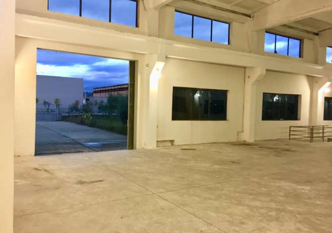 Jepet me qera kapanon /Magazine, cmimi :2500 euro . Adresa : Rreth 20 min nga rrethrrotullimi i Teg.