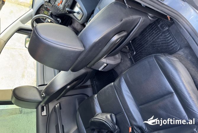 Cars for sale in Tirana, Ford, 2006 gasoline-gas,Kambio Automatik Payment 4,300  Euro.